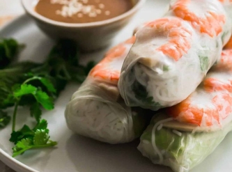 Những món ăn kết hợp với chả giò